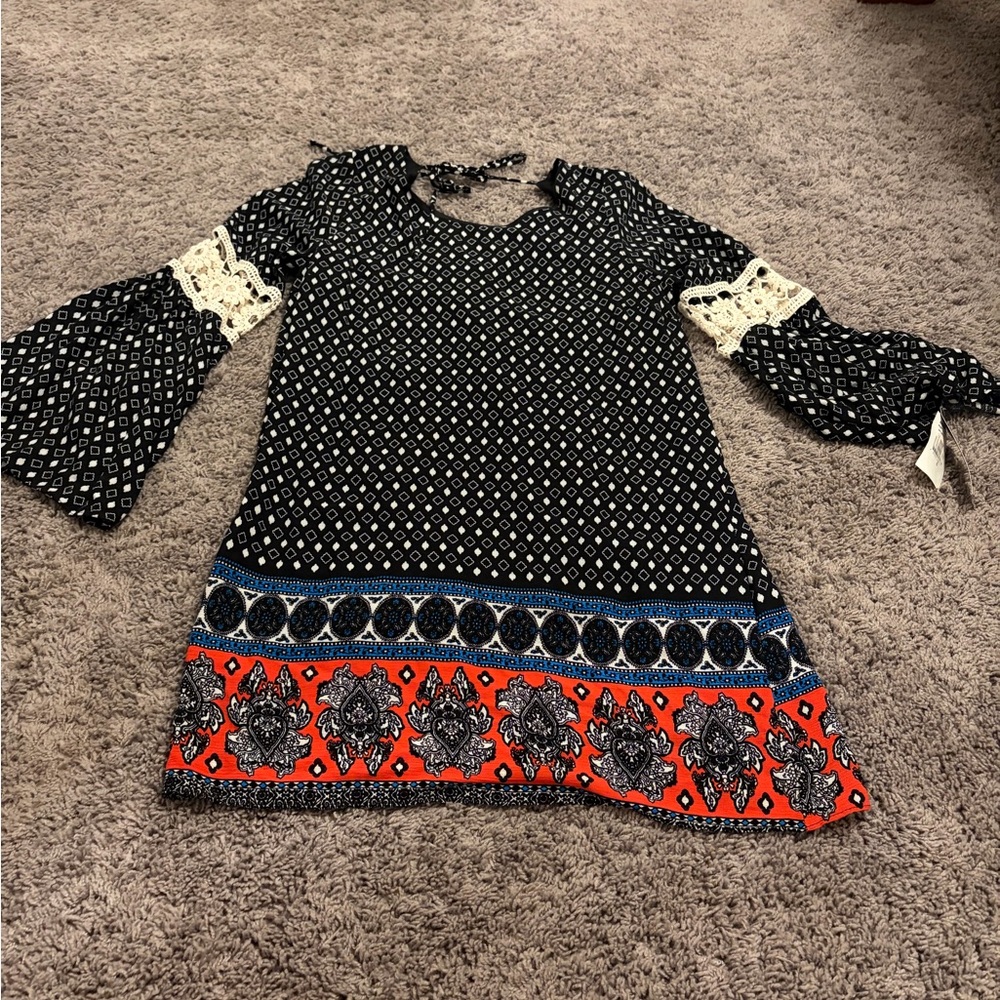 Ing Black and Red bell sleeves boho‎ fGeometric Mini Dress